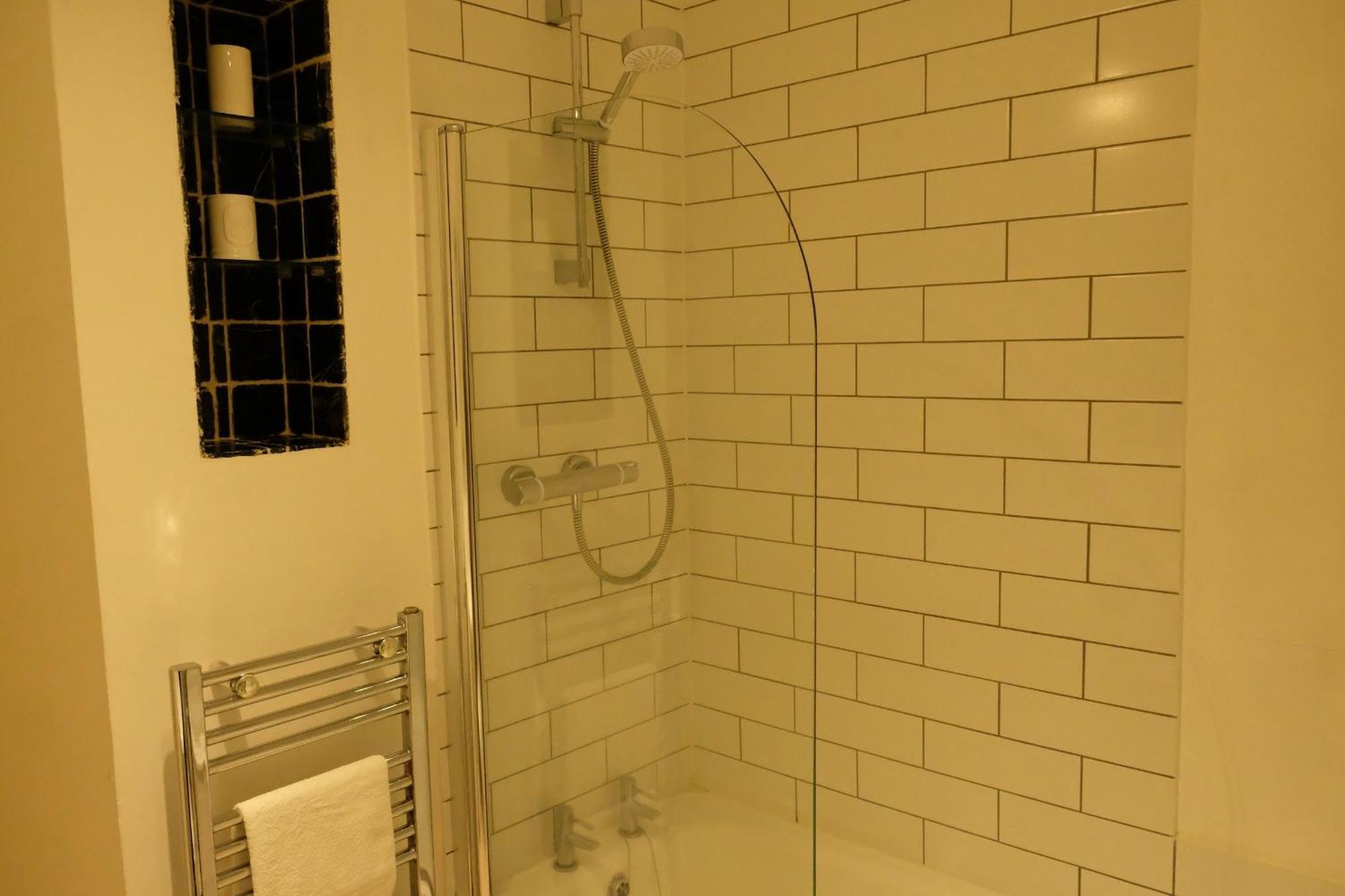 Spacious City Centre Apartment 바스 외부 사진